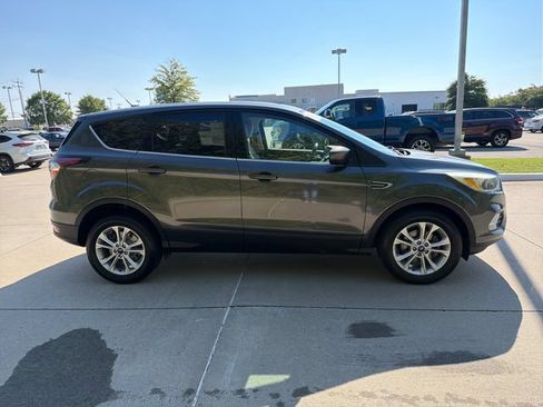 Used 2017 Ford Escape SE FWD image 6