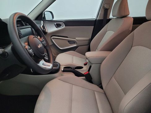 Used 2025 Kia Soul LX image 17