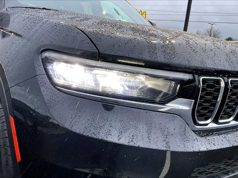 Used 2024 Jeep Grand Cherokee L Limited w/ Luxury Tech Group II image 28