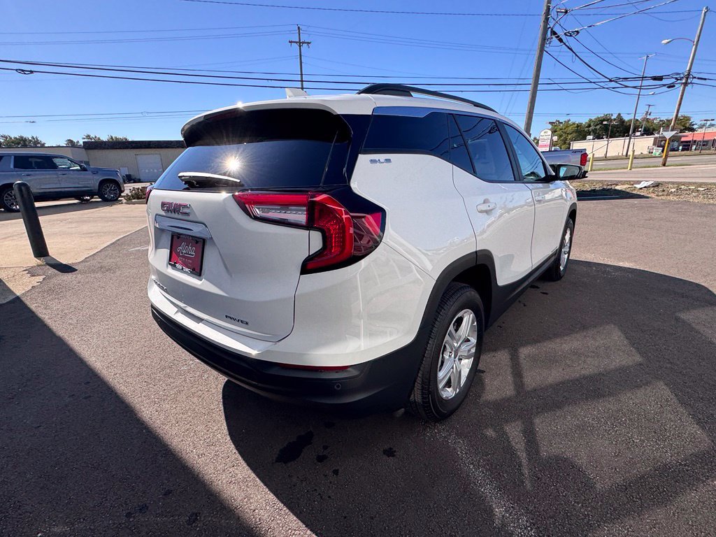 Used 2024 GMC Terrain SLE w/ Driver Convenience Package AWD/4WD image 3