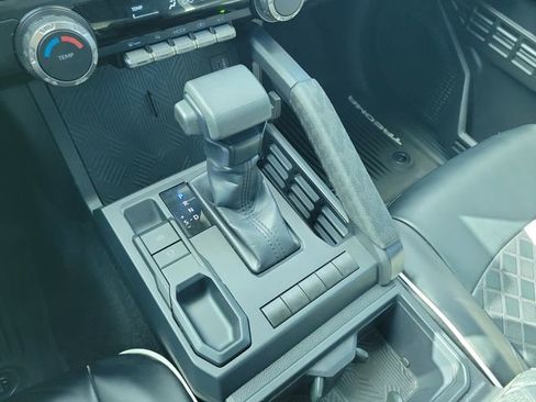 Used 2025 Toyota Tacoma SR image 32