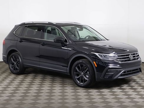 Certified 2024 Volkswagen Tiguan SE w/ Panoramic Sunroof Package AWD/4WD image 54