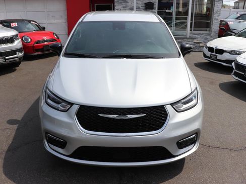 Used 2026 Chrysler Pacifica Select FWD image 9