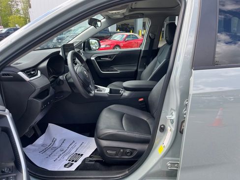 Used 2023 Toyota RAV4 XLE Premium AWD/4WD image 7