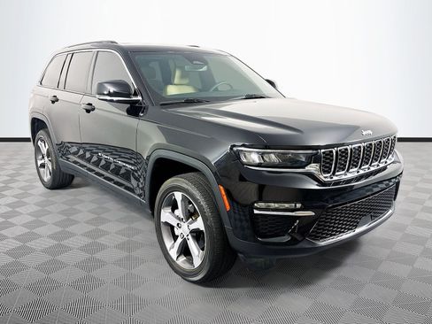 Used 2024 Jeep Grand Cherokee Limited RWD image 1