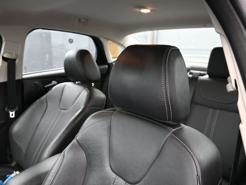 Used 2014 Ford Focus Titanium FWD image 20