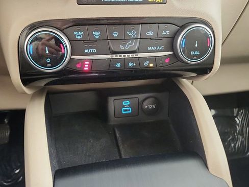 Used 2022 Ford Escape SEL image 17