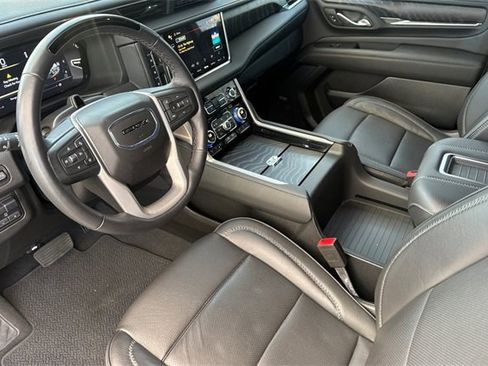 Used 2024 GMC Yukon Denali w/ Advanced Technology Package image 10