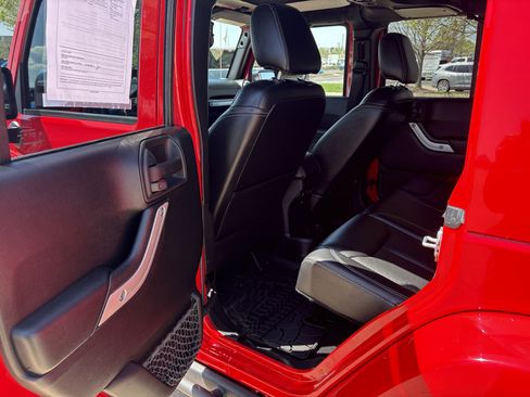 Used 2017 Jeep Wrangler Unlimited Rubicon image 13