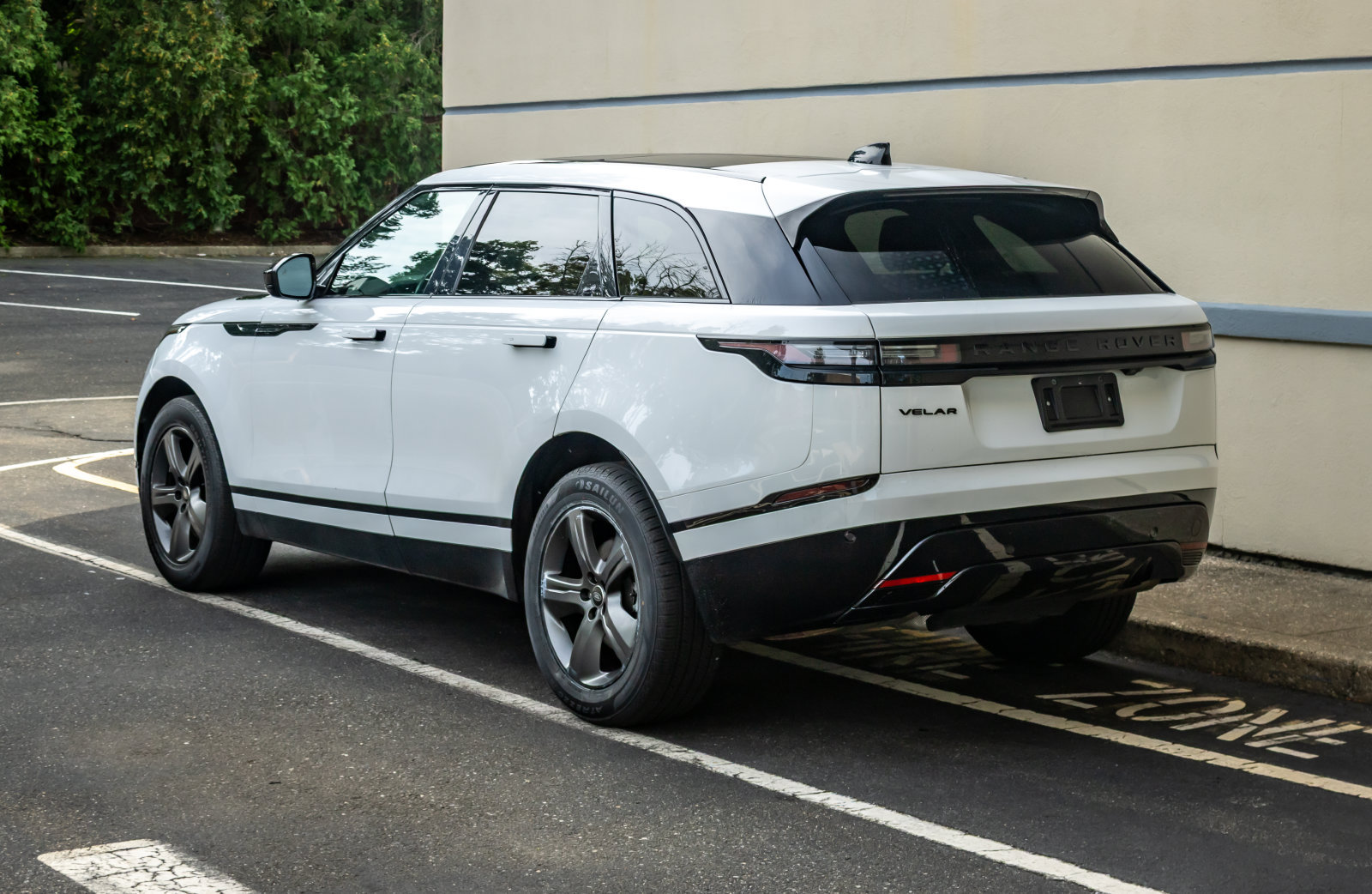 Used 2025 Land Rover Range Rover Velar Dynamic SE AWD/4WD image 5