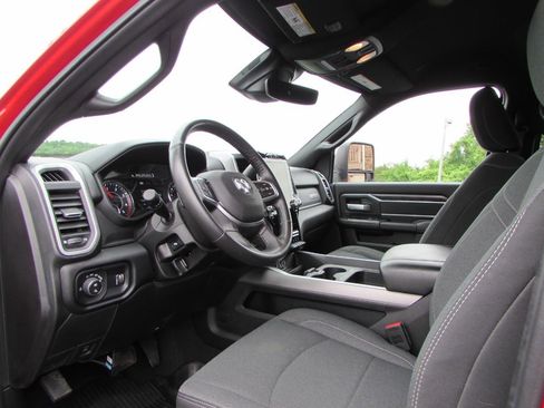 Used 2024 RAM 2500 Big Horn w/ Tech Package AWD/4WD image 13