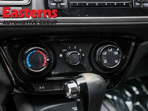 Used 2019 Honda HR-V LX image 19