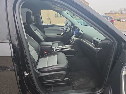 Certified 2022 Ford Explorer XLT w/ Equipment Group 202A image 16