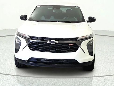 Used 2024 Chevrolet Trax RS FWD image 2