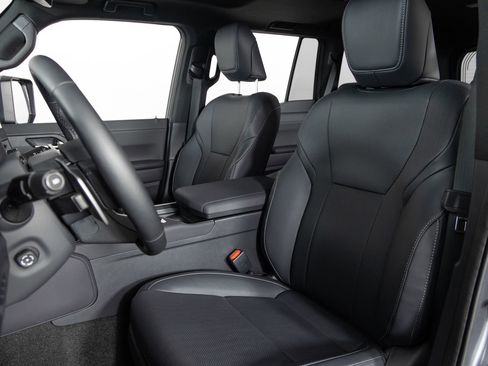 Used 2025 Lexus GX 550 image 16