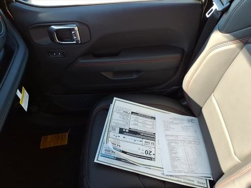 New 2026 Jeep Wrangler Unlimited Rubicon image 32