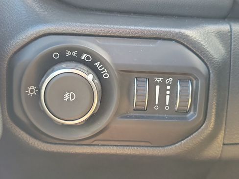 Used 2022 Jeep Wrangler Unlimited Sahara w/ LED Lighting Group AWD/4WD image 24