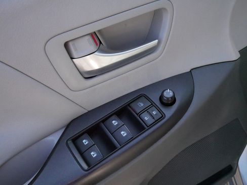 Certified 2018 Toyota Sienna LE FWD image 19