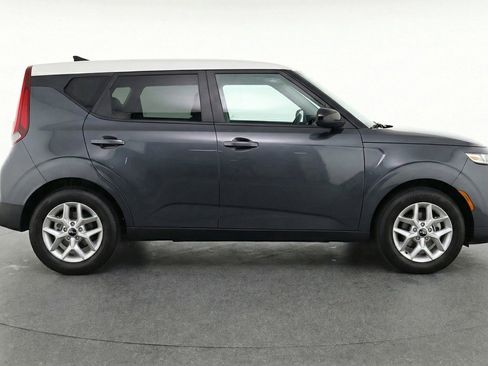 Used 2025 Kia Soul LX w/ LX Technology Package FWD image 11