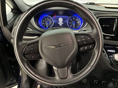 Used 2018 Chrysler Pacifica Limited FWD image 22
