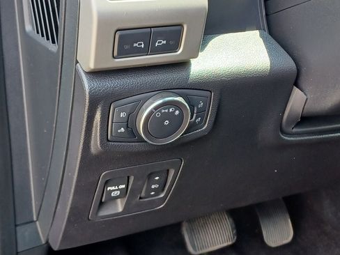 Used 2018 Ford F150 Lariat w/ Equipment Group 502A Luxury AWD/4WD image 11