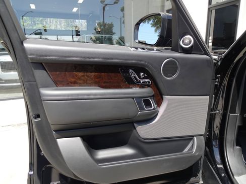 Used 2020 Land Rover Range Rover HSE image 14