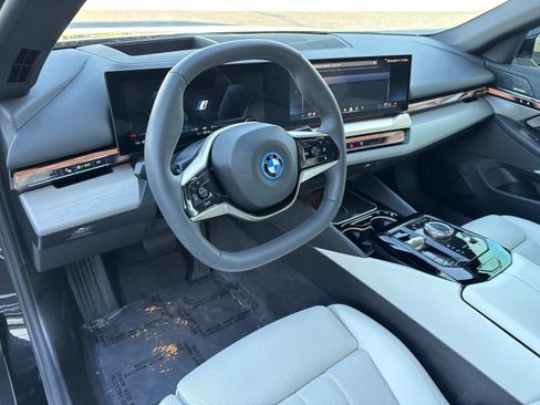 Certified 2025 BMW i5 eDrive40i w/ Premium Package image 21