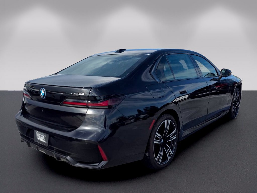 Certified 2023 BMW i7 xDrive60 w/ Parking Assistance Package AWD/4WD image 4