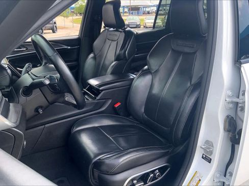 Used 2022 Jeep Grand Cherokee L Overland w/ Luxury Tech Group IV image 8