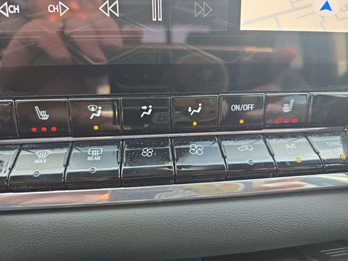 Used 2024 GMC Canyon Elevation w/ Convenience Package image 30