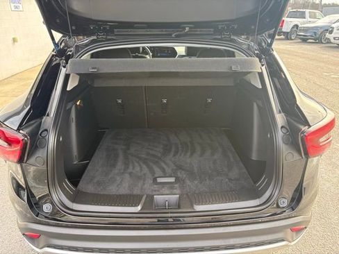 Used 2025 Chevrolet Trax LT w/ LT Convenience Package image 30