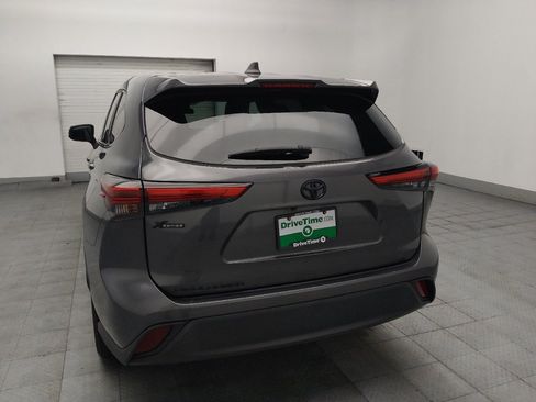 Used 2022 Toyota Highlander L FWD image 6