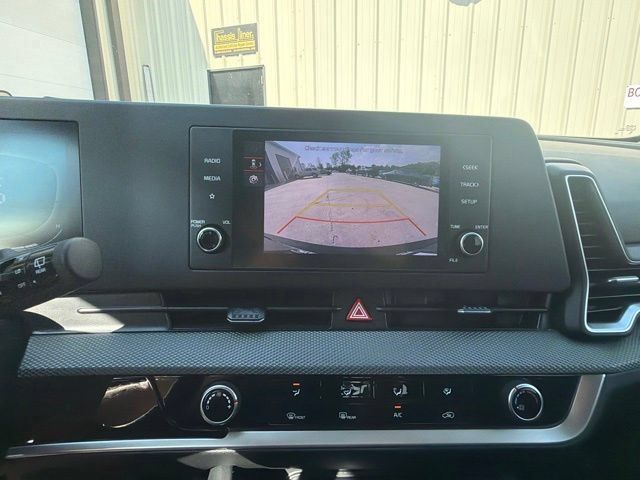 Used 2024 Kia Sportage LX FWD image 23