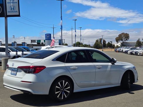 Used 2024 Honda Civic EX image 7