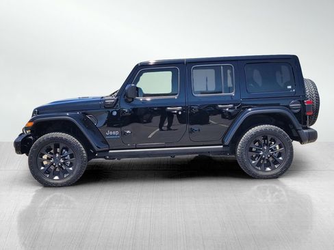 Used 2025 Jeep Wrangler Unlimited Sahara AWD/4WD image 7