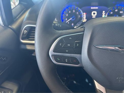 Used 2025 Chrysler Pacifica Select FWD image 19