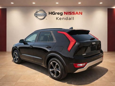 Used 2024 Kia Niro LX FWD image 2