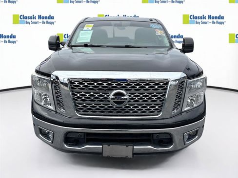 Used 2017 Nissan Titan SV RWD image 2