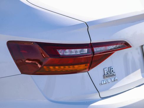 Used 2019 Volkswagen Jetta S w/ Driver Assistance Package image 9