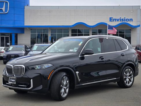 Used 2025 BMW X5 xDrive50e AWD/4WD image 3