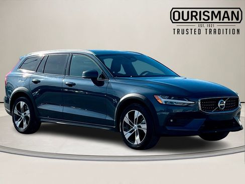 Used 2024 Volvo V60 B5 Cross Country Plus AWD/4WD image 1