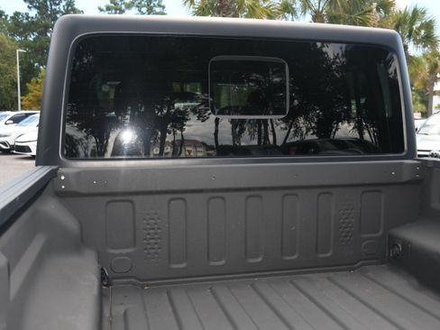 Used 2022 Jeep Gladiator Sport AWD/4WD image 16
