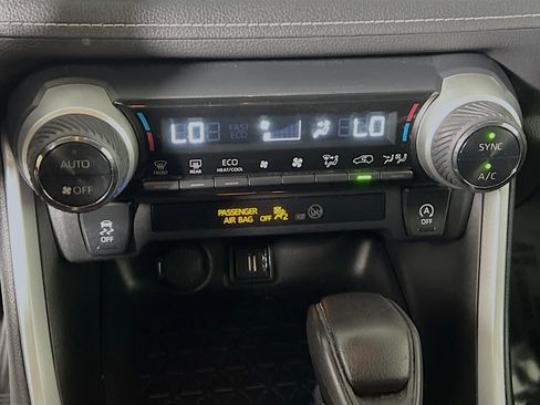 Used 2021 Toyota RAV4 XLE image 26