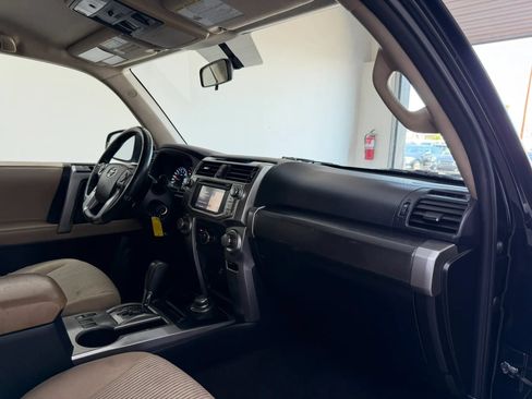 Used 2016 Toyota 4Runner SR5 AWD/4WD image 31