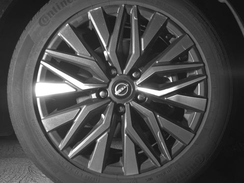 Used 2025 Nissan Altima 2.5 SV FWD image 13