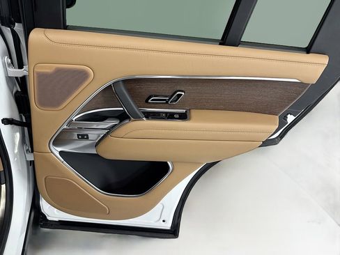 Used 2025 Land Rover Range Rover SE AWD/4WD image 26