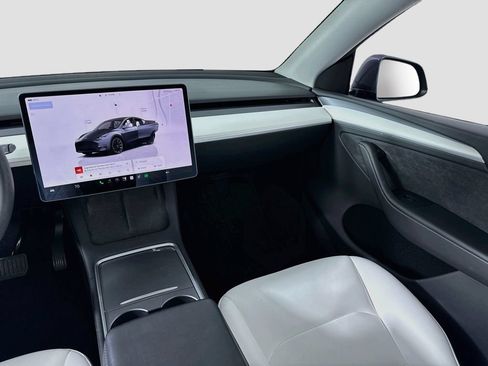 Used 2023 Tesla Model Y Long Range AWD/4WD image 16