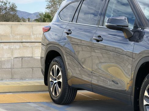 Used 2020 Toyota Highlander XLE image 5