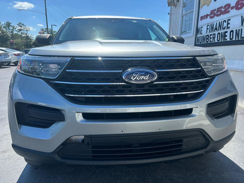 Used 2021 Ford Explorer XLT RWD image 3