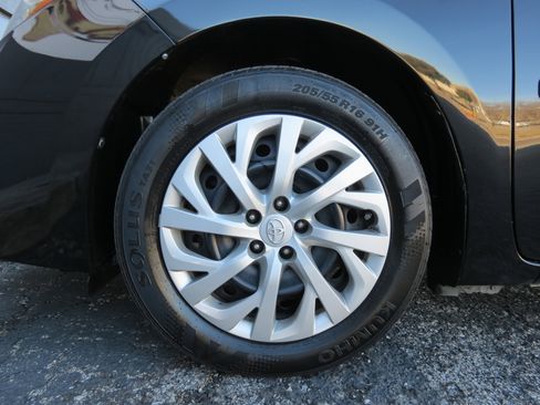 Used 2017 Toyota Corolla L image 35